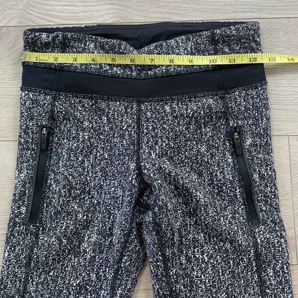 Lululemon Inspire Tight II Leggings
Power Luxtreme Suited Jacquard Black White - Picture 13 of 14